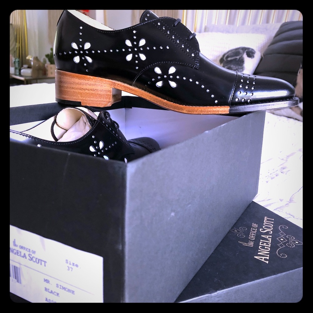 Never been worn, Angela Scott Mr. Ava Derby.